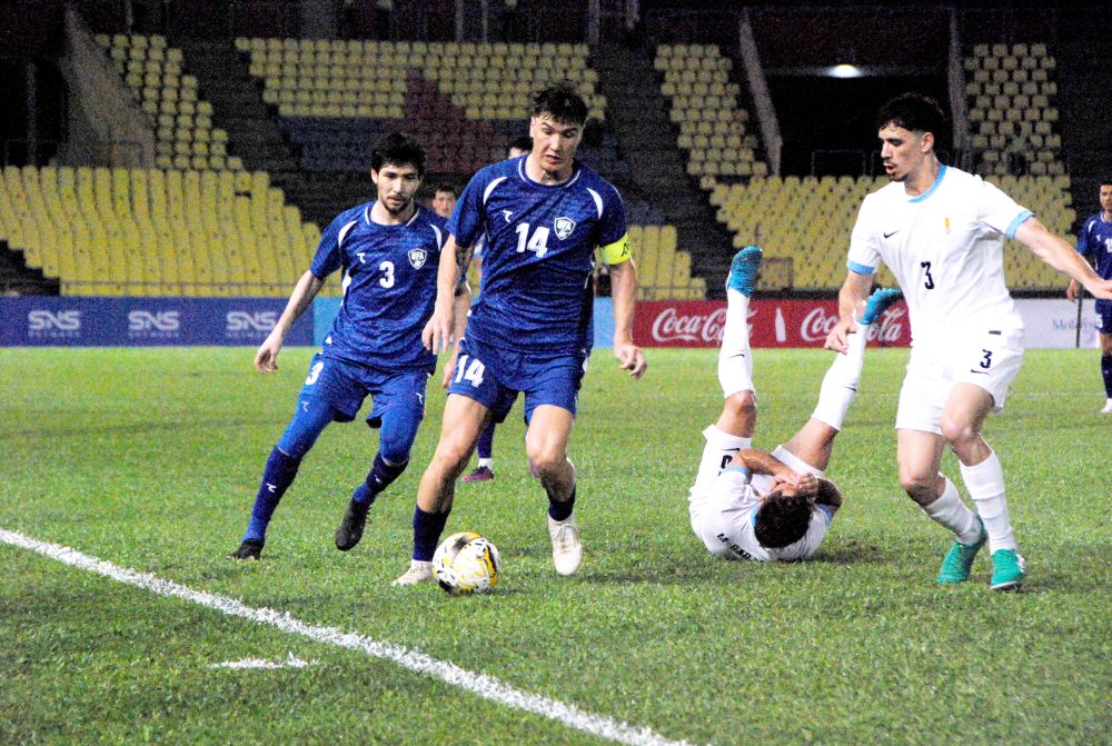Uruguay atasi Uzbekistan 2-1