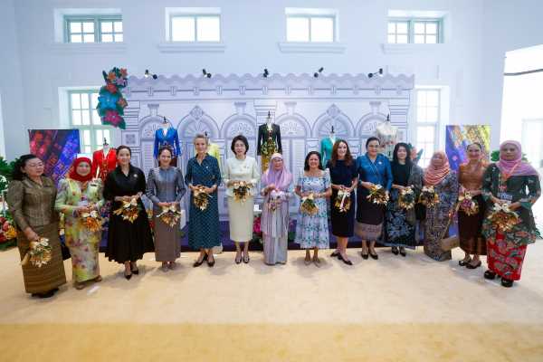 Wan Azizah pesona wanita di sebalik takhta ASEAN