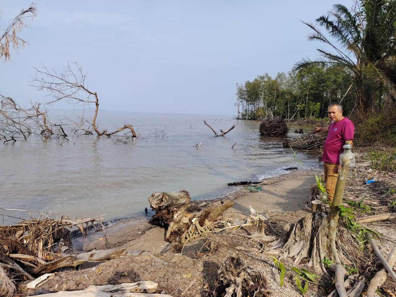 ‘Lama-lama nanti semua tanah kami jatuh ke dalam laut’