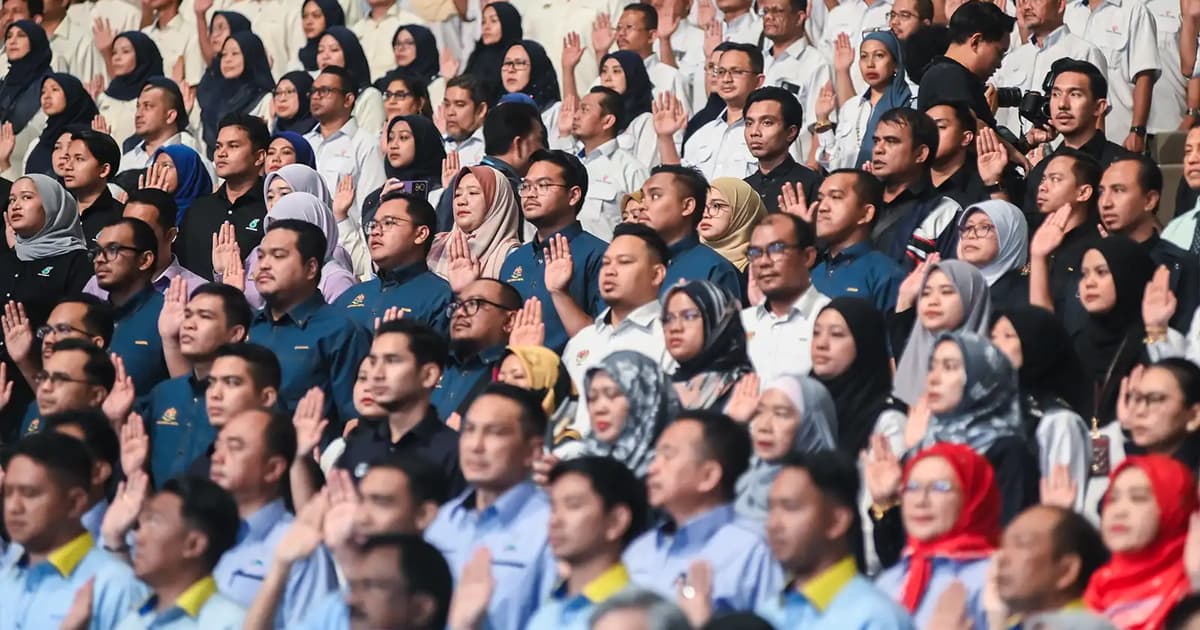 1.3mil civil servants, 60% are in education, health ministries, says Zaliha