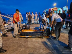 18 selamat, seorang maut bot karam di Pulau Perak