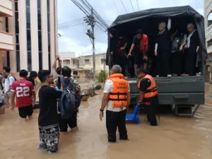 38 Malaysian students and lecturers evacuated from Hatyai floods