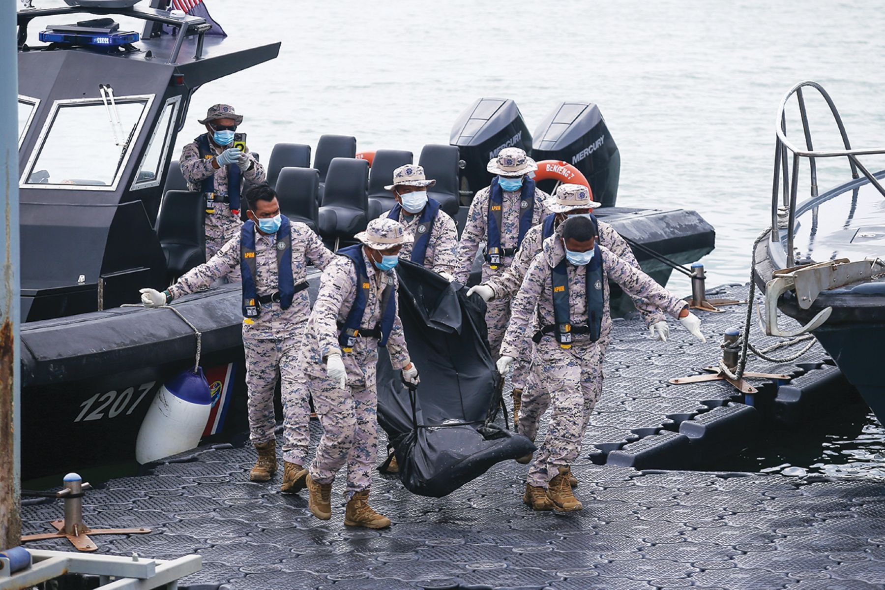 4 lagi mayat mangsa bot karam termasuk kanak-kanak ditemukan