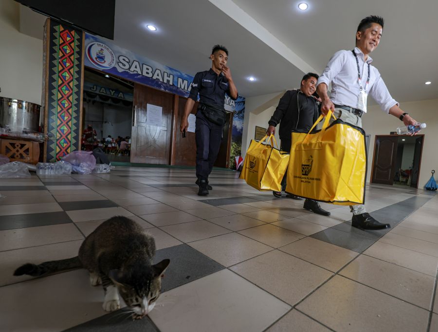 882 pusat mengundi dibuka, pengundi Sabah dinasihat keluar awal