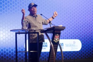 All-out crackdown on integrity breaches at KLIA, Johor checkpoints, says Home Minister