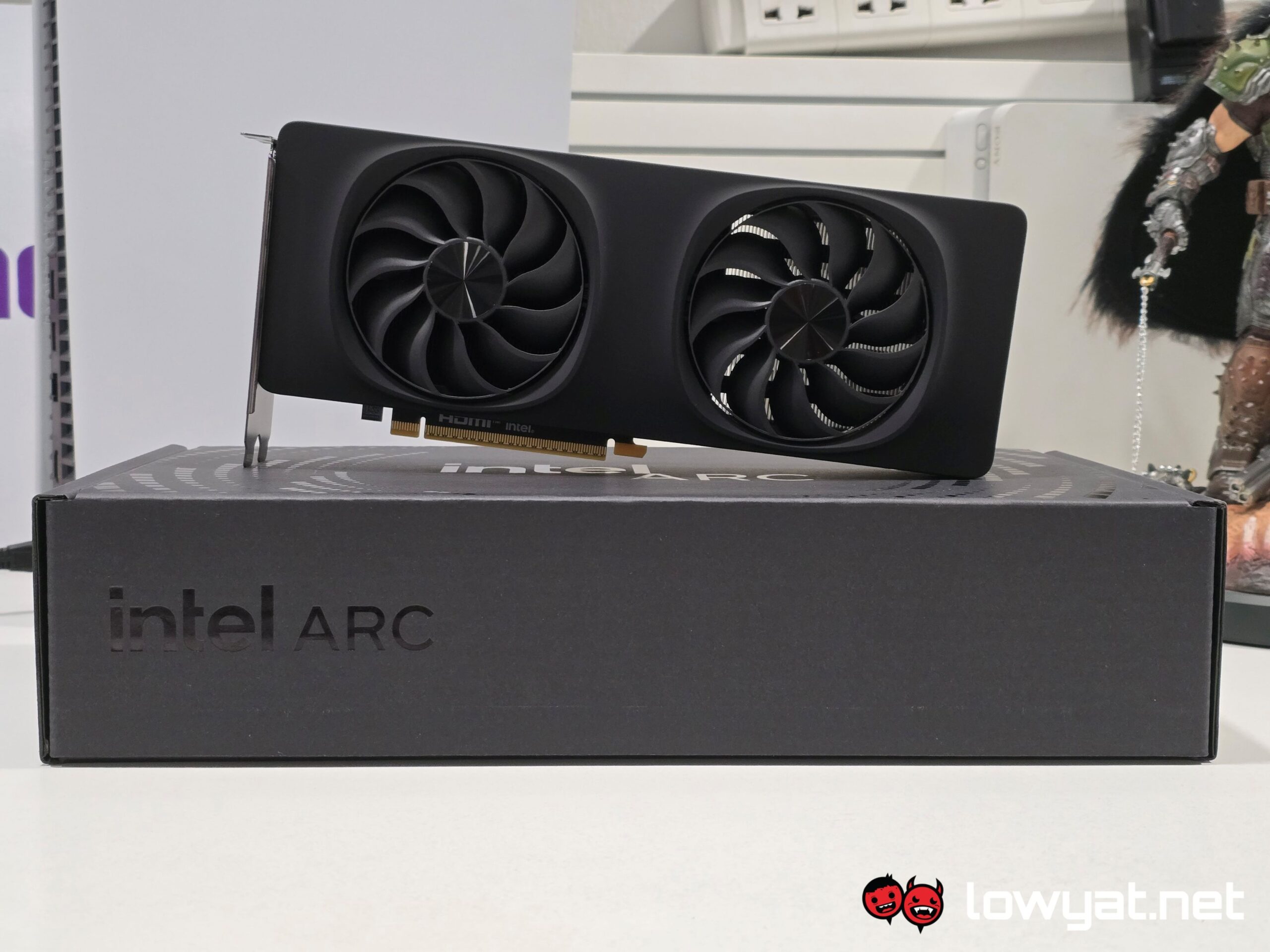 An Intel Arc B380 For Gaming Handhelds Is Reportedly In The Pipelines