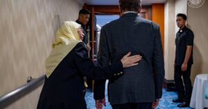 Anwar pays tribute to wife on return to work