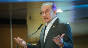 Anwar terkejut dengar khabar angin Khairy bakal sertai Kabinet