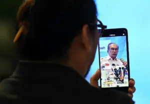 Anwar terkejut gaji wartawan Sabah rendah walaupun berpengalaman