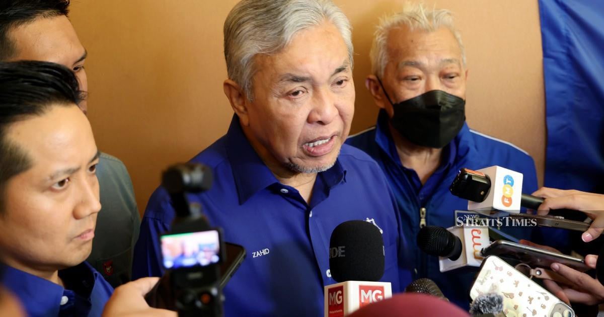 BN reps who defect to face RM50mil penalty, says Zahid