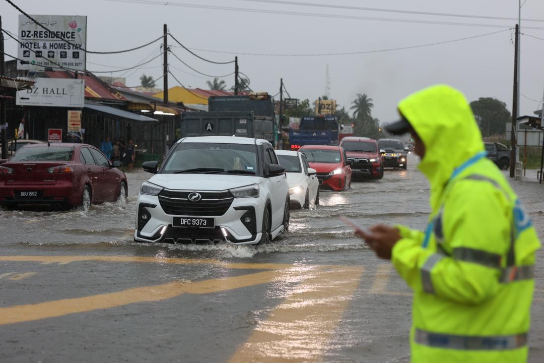 Banjir Kelantan kian buruk, Pasir Puteh jajahan terbaru dinaiki air