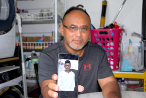 Bapa rayu cari anak lelaki hilang