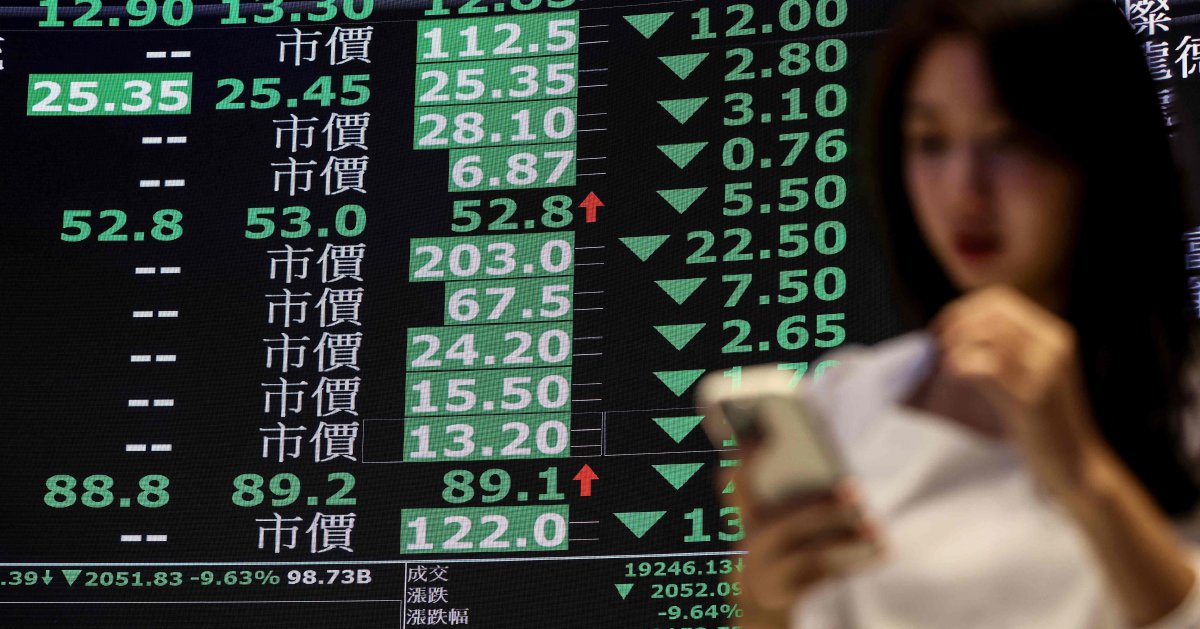 China, Hong Kong stocks gain on Wall Street rally, Alibaba's big AI ambition
