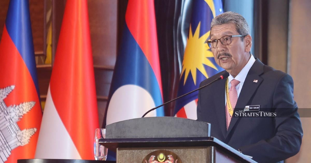 Civil servants no longer required to wear neckties at work, during meetings