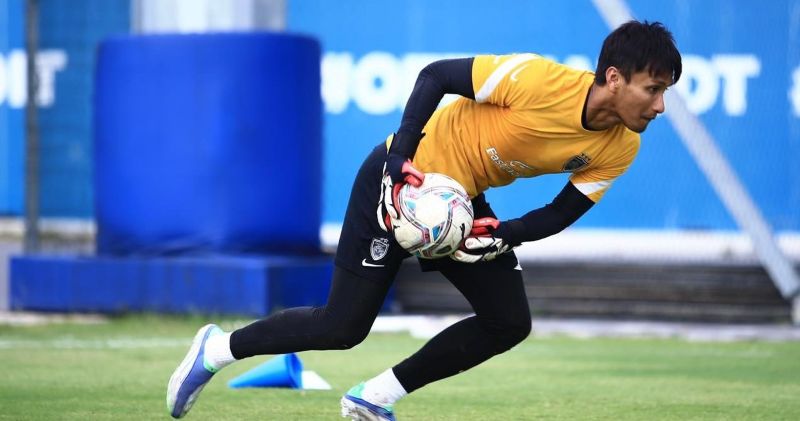 Dari padang ke dunia penyiaran, 12 bulan yang pahit