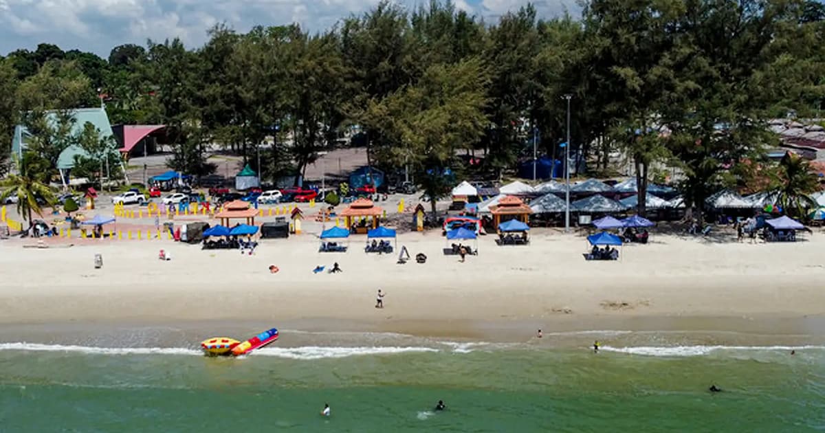Dead body washes ashore onto Teluk Kemang beach in PD