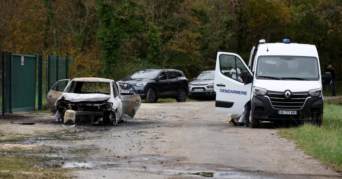 Driver rams into pedestrians in western France, five injured