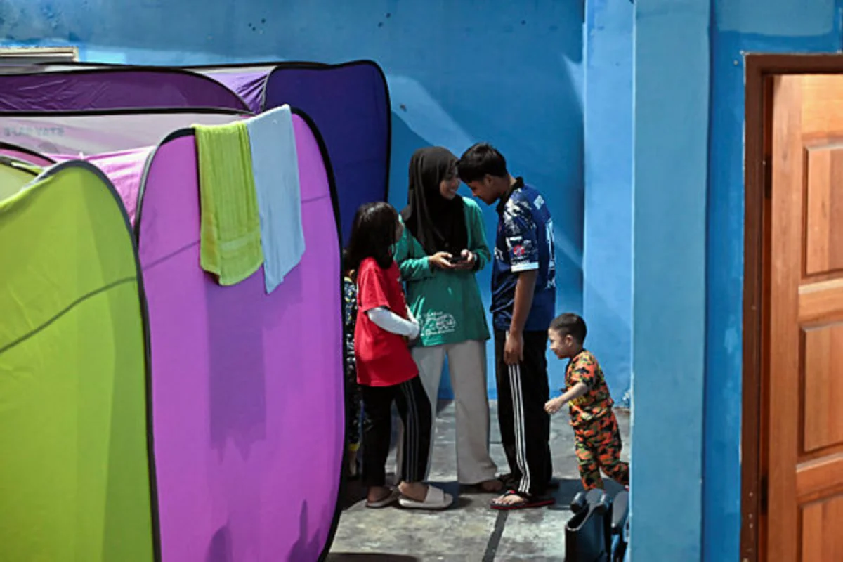 Flood evacuees rise in Perak and Selangor, fall nationwide