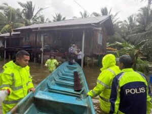 Floods: Anwar says closely monitoring situation back home, urges M'sians to be vigilant