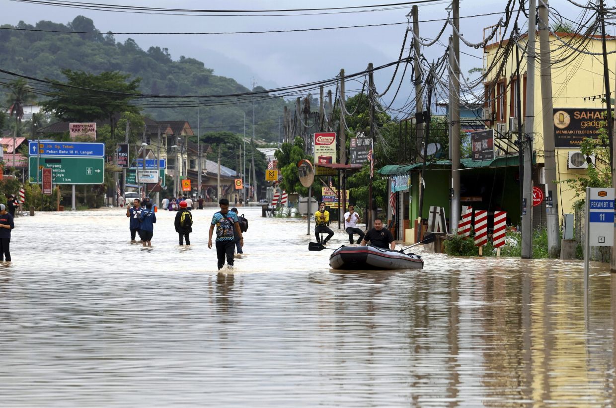 Floods: Over 2,600 evacuated to 20 relief centres in Selangor