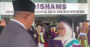 From celebration to sorrow – UniSHAMS PhD graduate loses father on convocation day