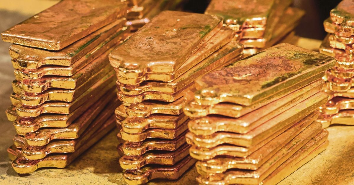 Gold holds steady as Fed rate cut bets offset dollar strength