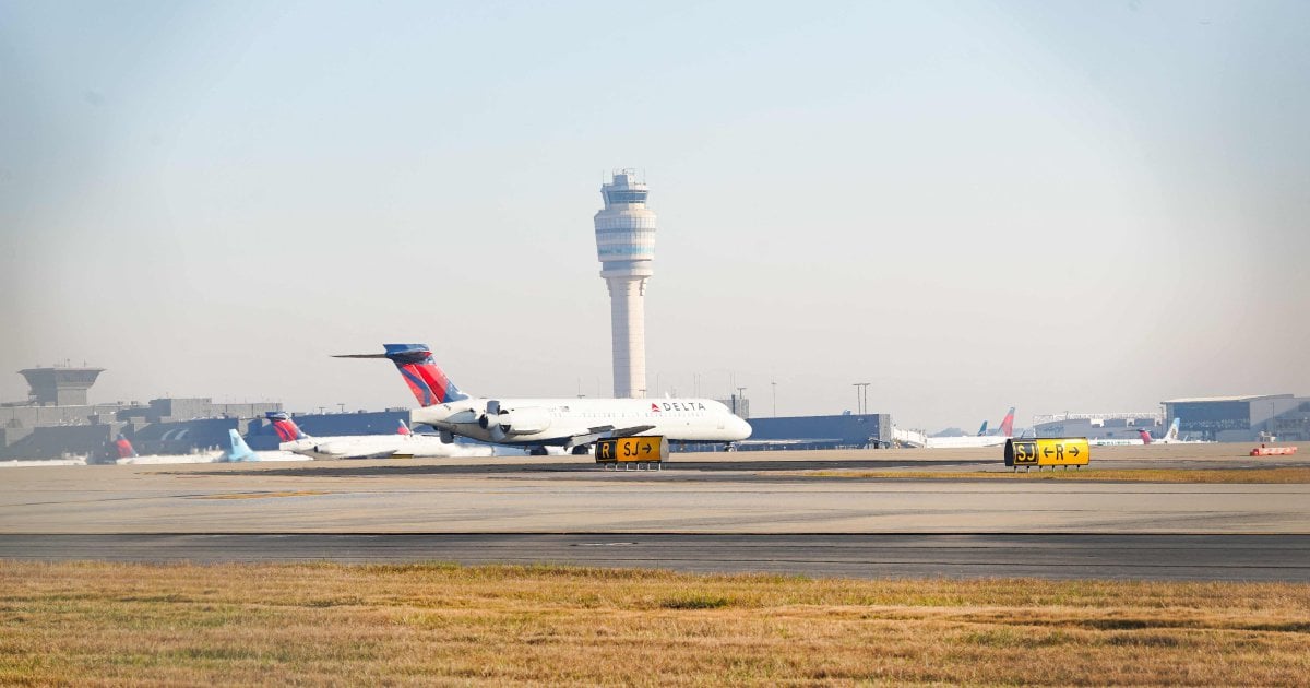 Hundreds of flights cut across US in government paralysis