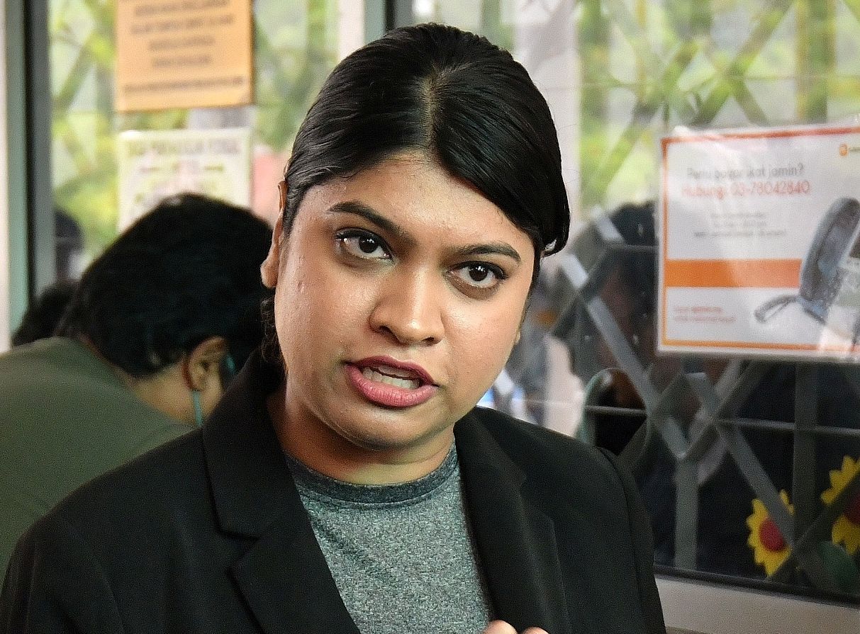 'Inspector Sheila' strikes again, shouts at cops in Jalan Ipoh