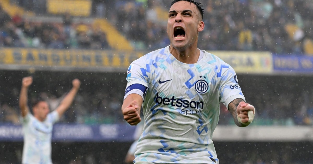 Inter snapping at Napoli's heels, Roma poised to pounce