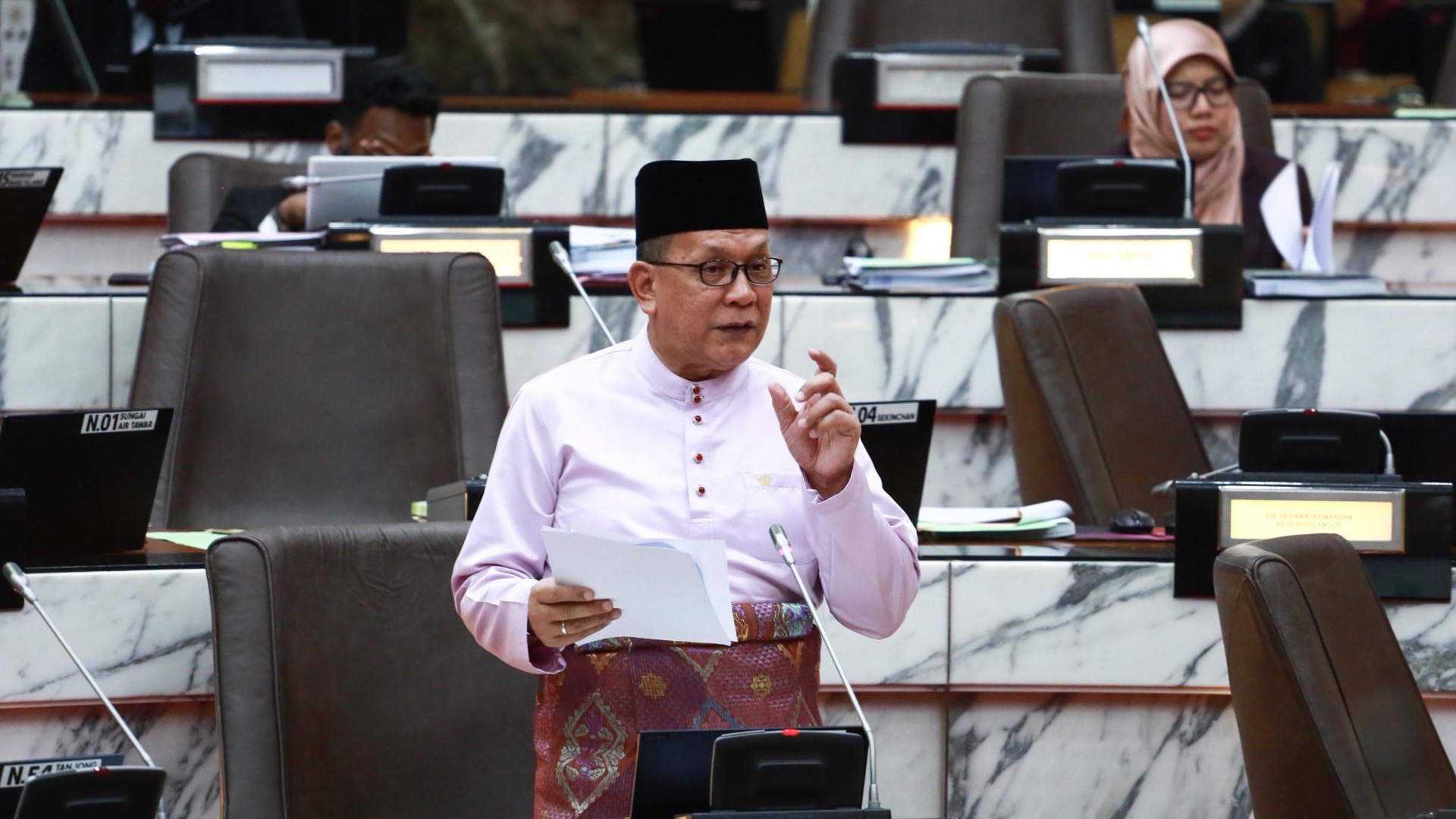 Lori lebih muatan