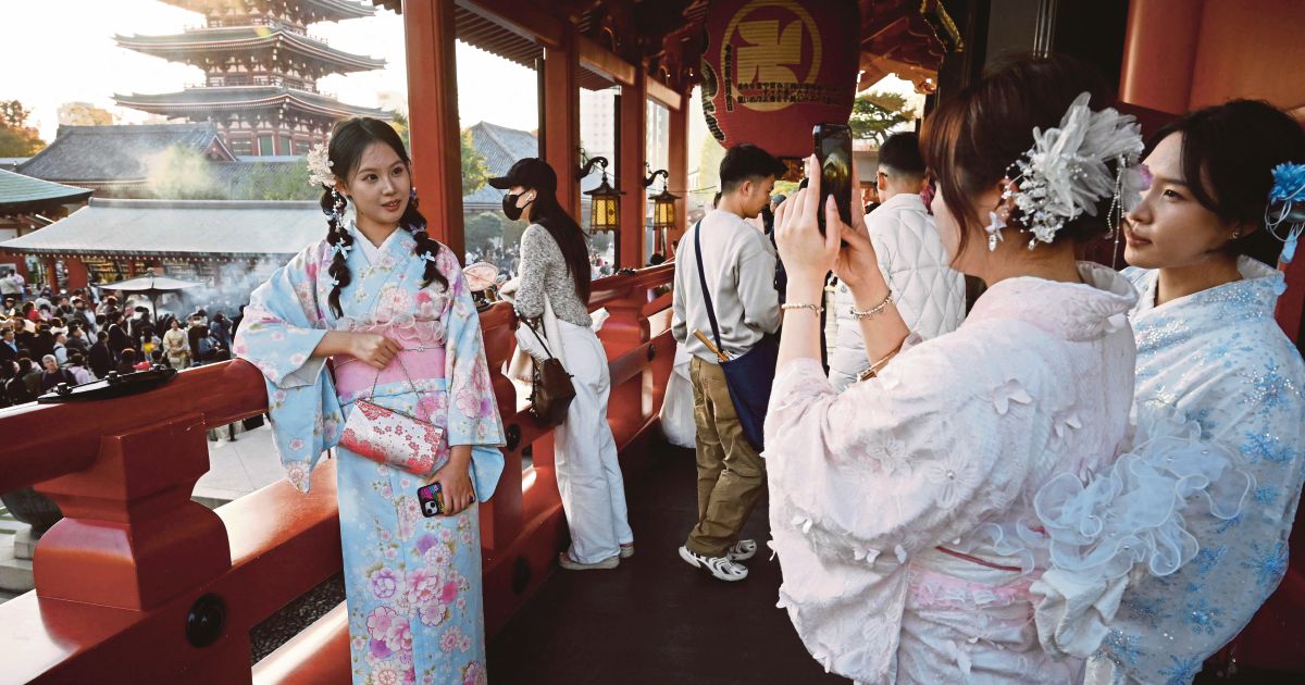 Japan businesses brush off worries over China tourists
