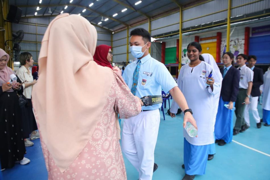 Johor Guna Alat Pengesan Logam Di Pusat Peperiksaan SPM