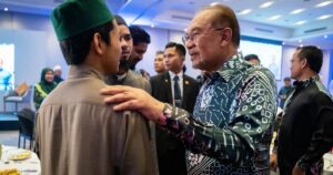 Keep focus on the economy amid upheavals, says Anwar