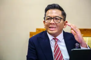 Keeping the government on track and principled