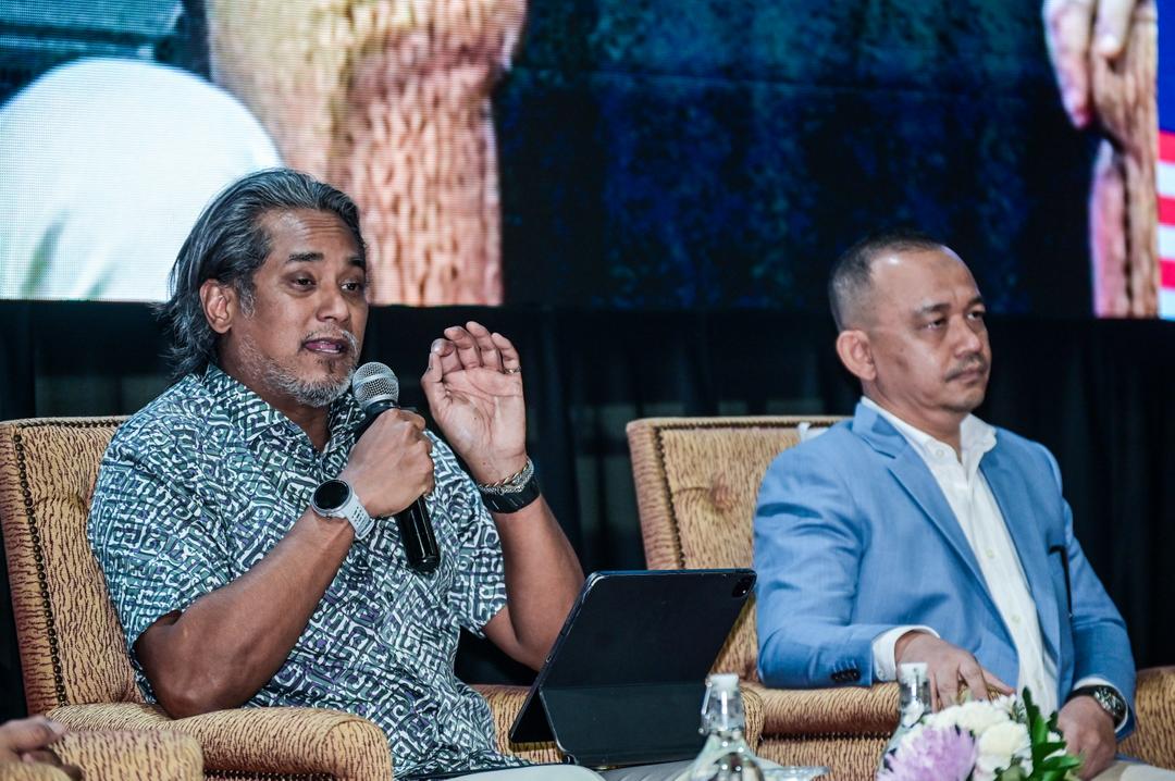 Kehadiran Khairy di Menara Dato’ Onn disambut sorakan