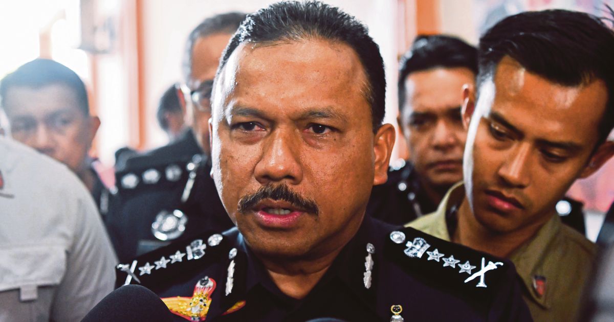 Kelantan police seize 40 tonnes of white rice without valid documents
