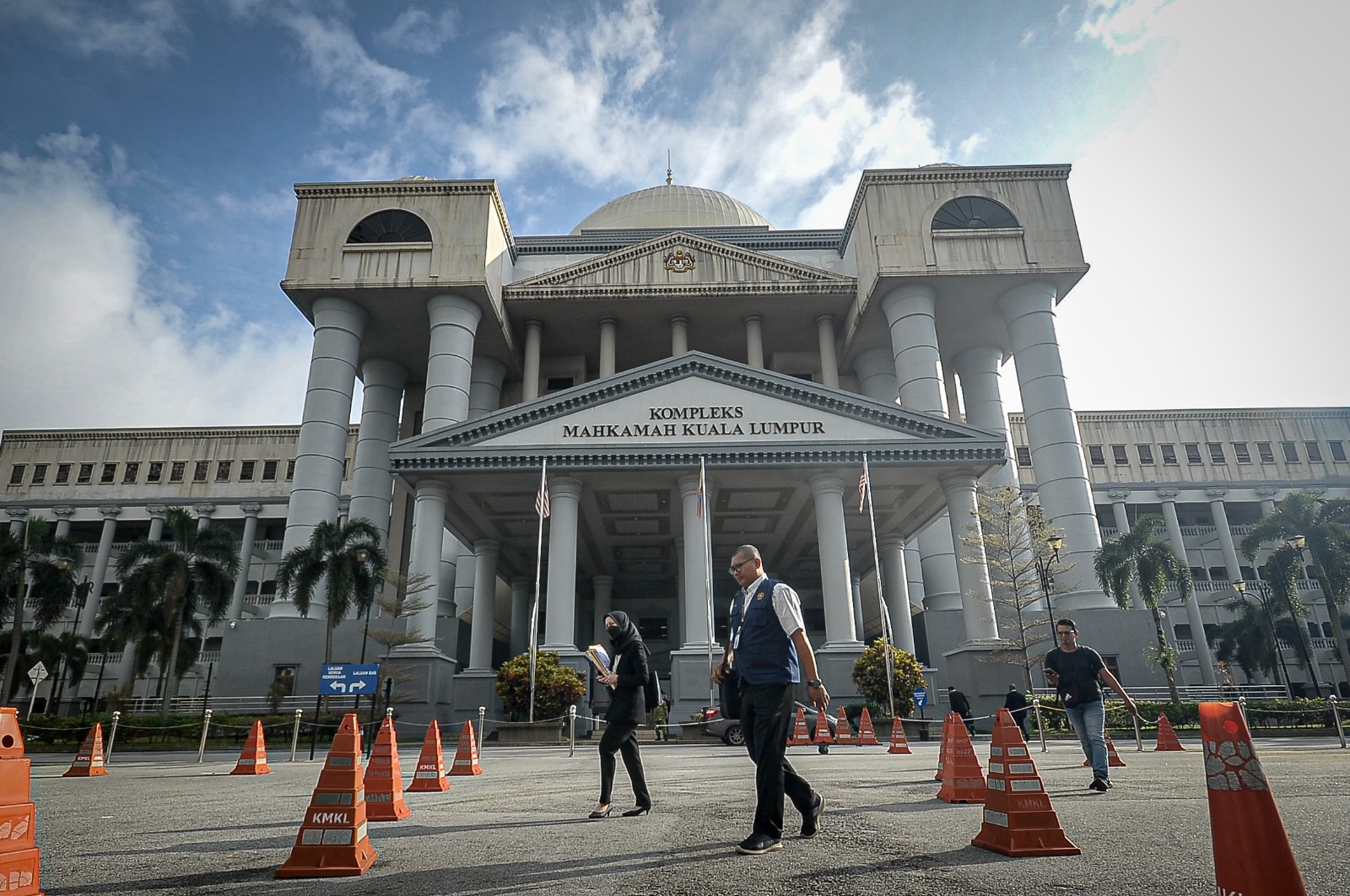 Keluarga Daim peroleh kebenaran cabar pembekuan SPRM