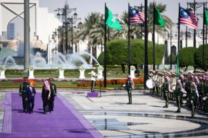 King of Malaysia accorded state welcome at Al-Yamamah Palace