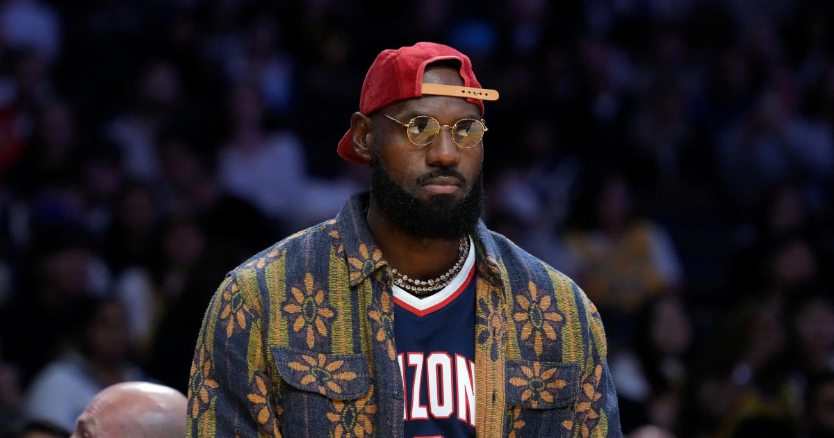 LeBron James celebrates favorite season with Halloween kids' book