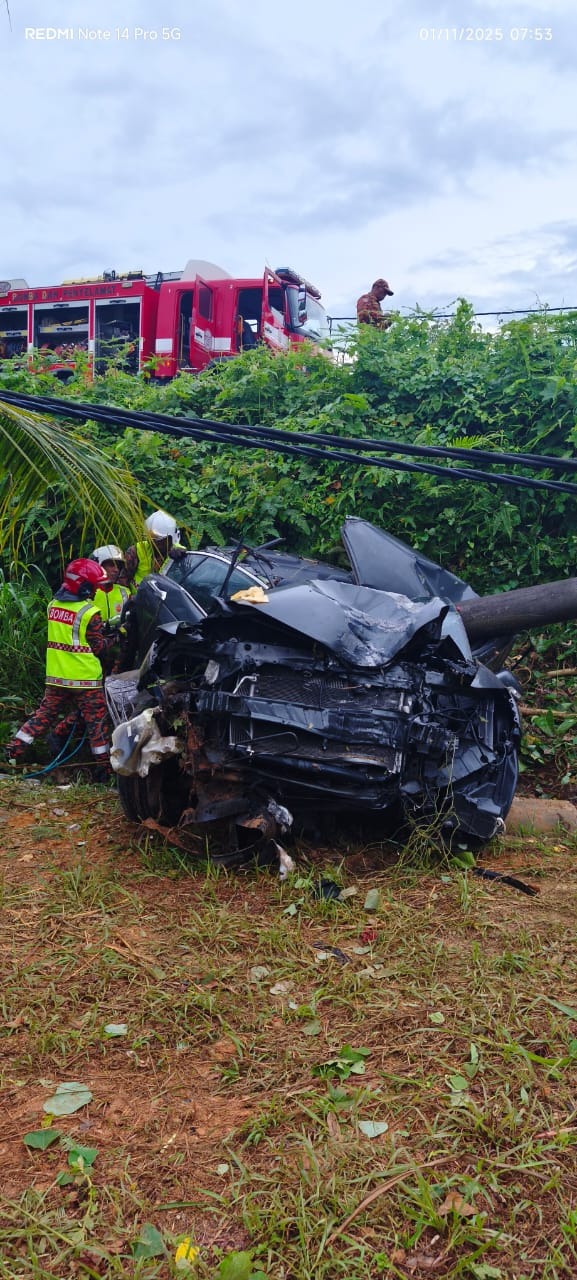 Lelaki maut kereta dipandu langgar tiang elektrik