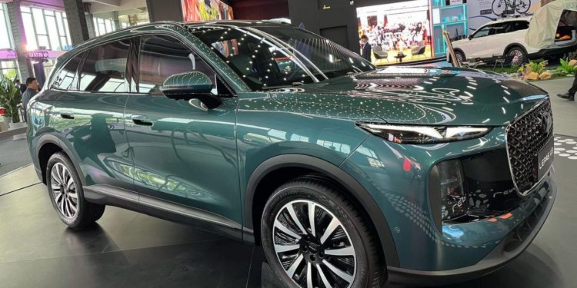 L8 at the Shanghai Auto Show