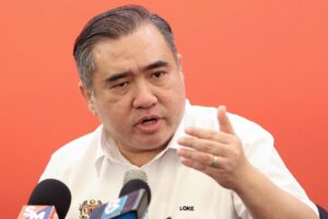 Loke rebukes Ewon for 'playing to the gallery' over Sabah's 40% revenue issue
