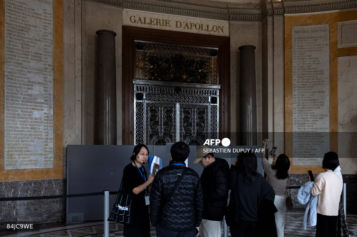 Louvre to charge non-EU visitors 45% more for entry
