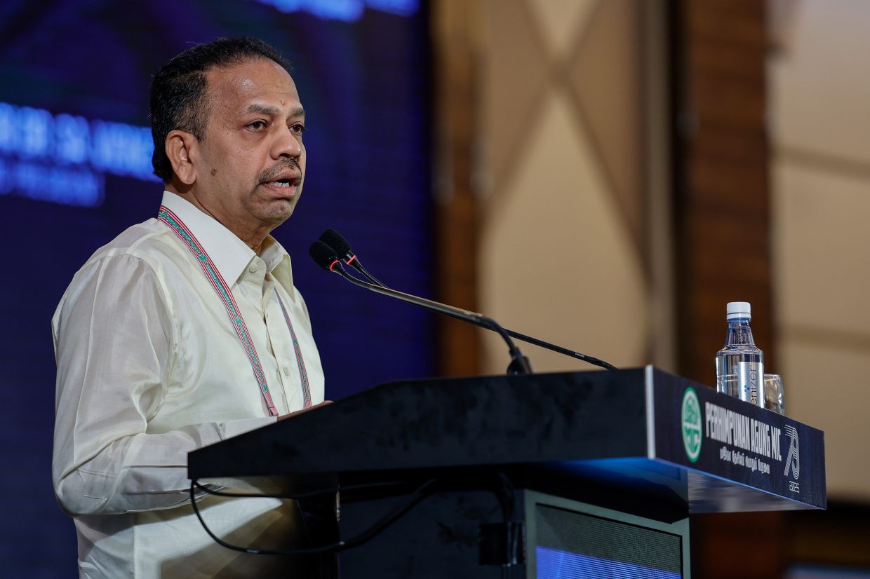 MIC AGM approves resolution to leave Barisan and join Perikatan