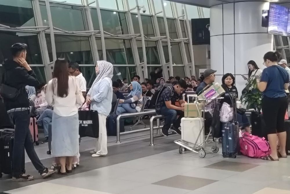 Major flight delays at Kota Kinabalu airport, believed to be due to Typhoon Tino