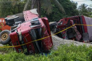 Muatan berlebihan punca lori tipper langgar trak FRU