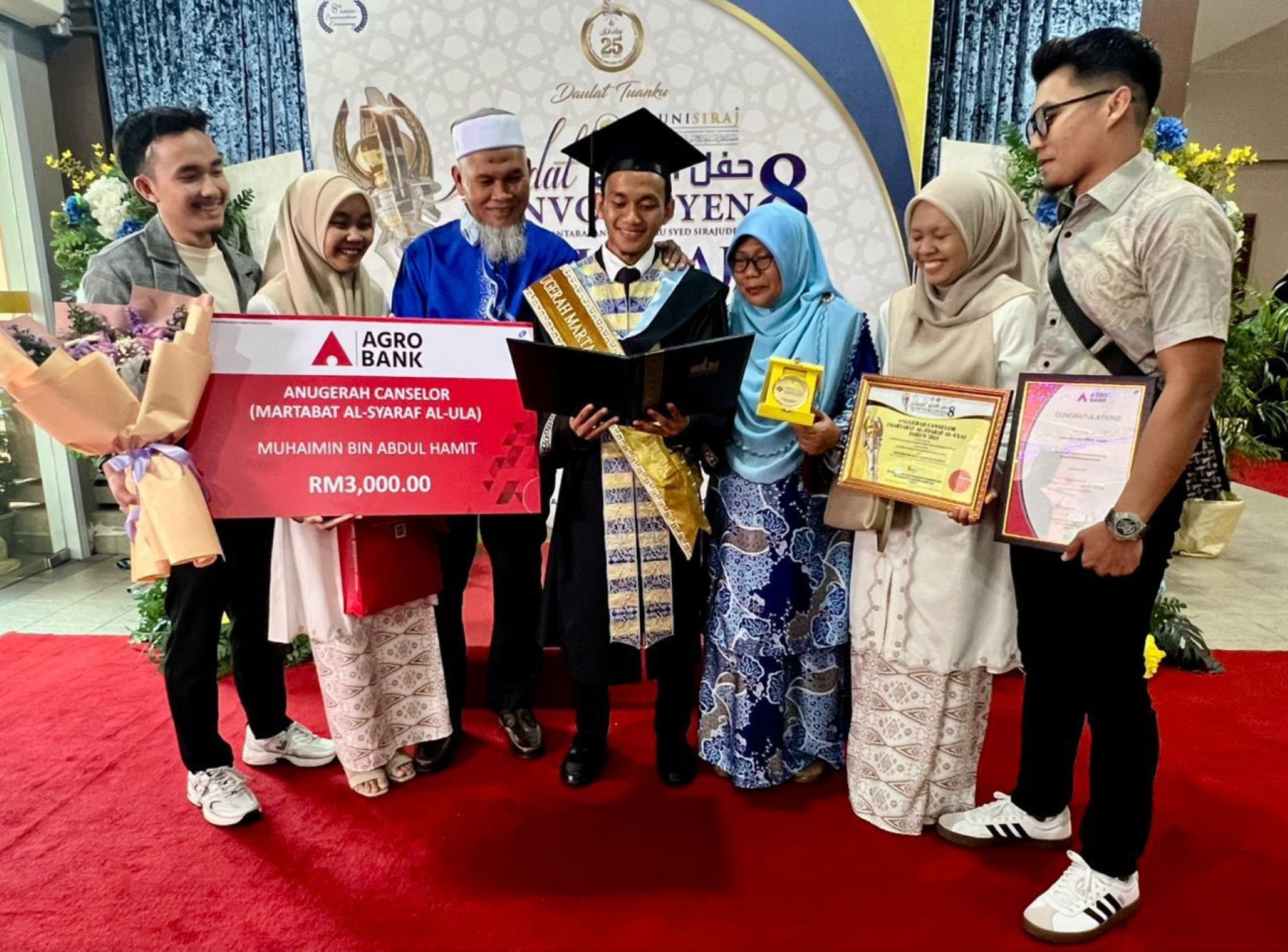 Muhaimin rangkul Anugerah Canselor UniSIRAJ