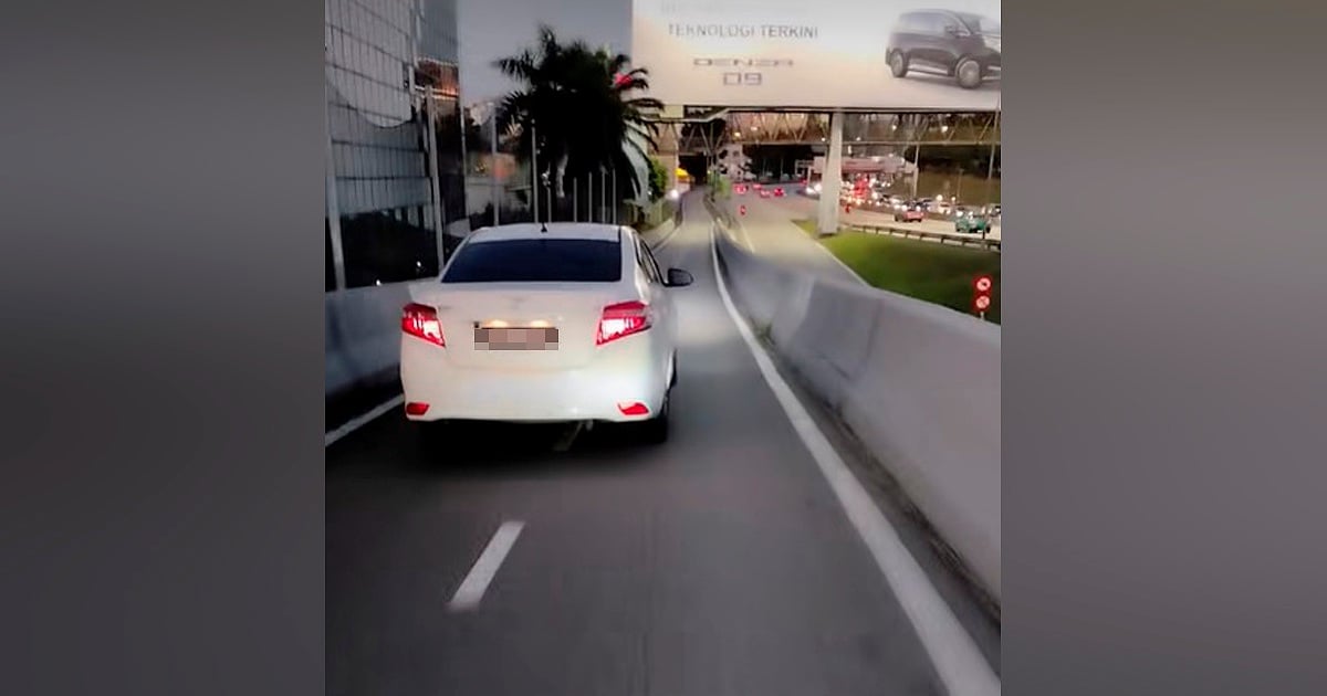 #NSTviral: Video of car on Federal Highway motorcycle lane sparks outrage [WATCH]