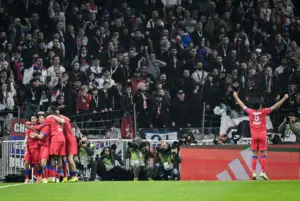 Neves scores late winner as PSG reclaim top spot in Ligue 1