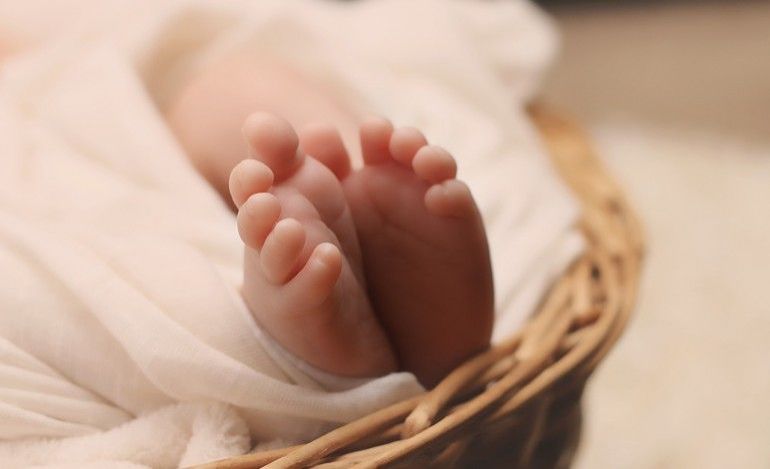 Newborn girl found abandoned in front of house toilet in Sungai Dua